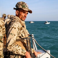 משמר החופים של תימן מפטרל במצר באב אל-מנדב, 12 בדצמבר 2023