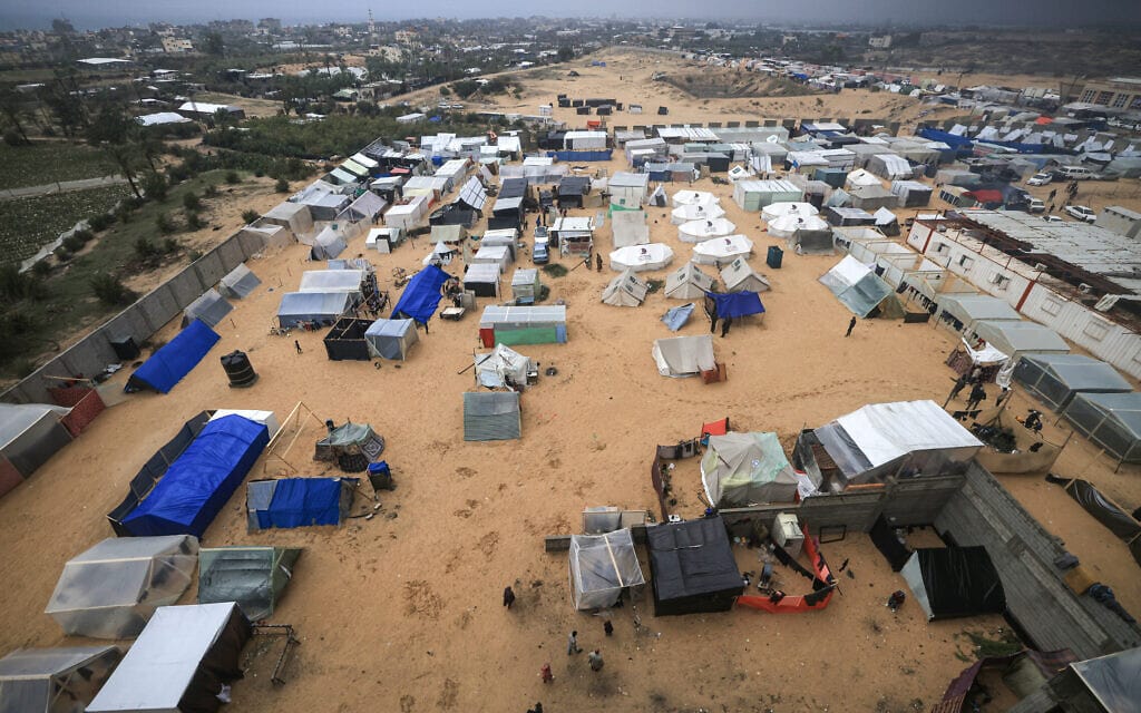 אוהלים ברפיח שבהם משתכנים פליטים פלסטיניים, 13 בדצמבר 2023 (צילום: Mahmud HAMS / AFP)