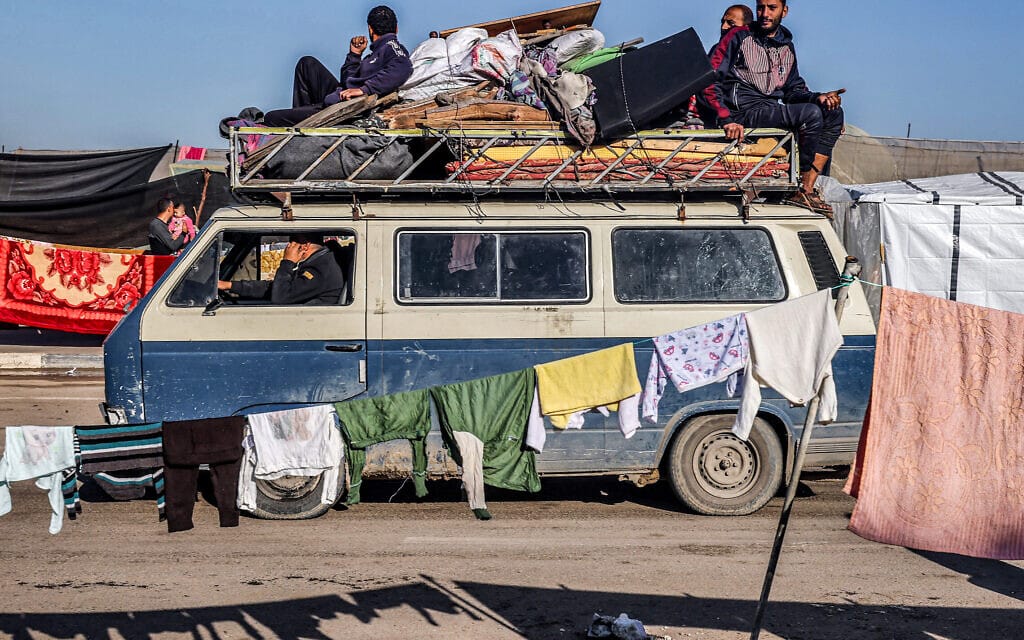 תושבי צפון רצועת עזה מתפנים לאזור רפיח בעקבות הוראות צה&quot;ל, 26 בדצמבר 2023 (צילום: Mohammed ABED / AFP)