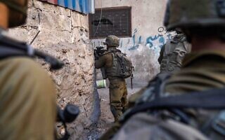 כוח של צה"ל ברצועת עזה, דצמבר 2023 (צילום: דובר צה"ל) כוח של צה"ל ברצועת עזה, דצמבר 2023 (צילום: דובר צה"ל)