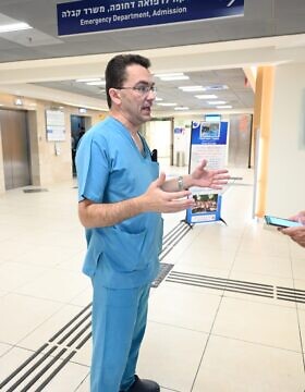 ד&quot;ר מוריס בטומסקי, רופא מנתח, בית החולים ברזילי (צילום: דוברות בית החולים ברזילי)