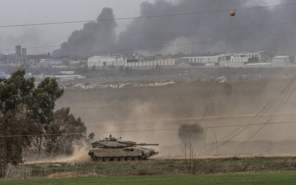 טנק של צה"ל בדרום הארץ, בקרבת הגבול עם רצועת עזה, 23 בדצמבר 2023 (צילום: AP Photo/Tsafrir Abayov)
