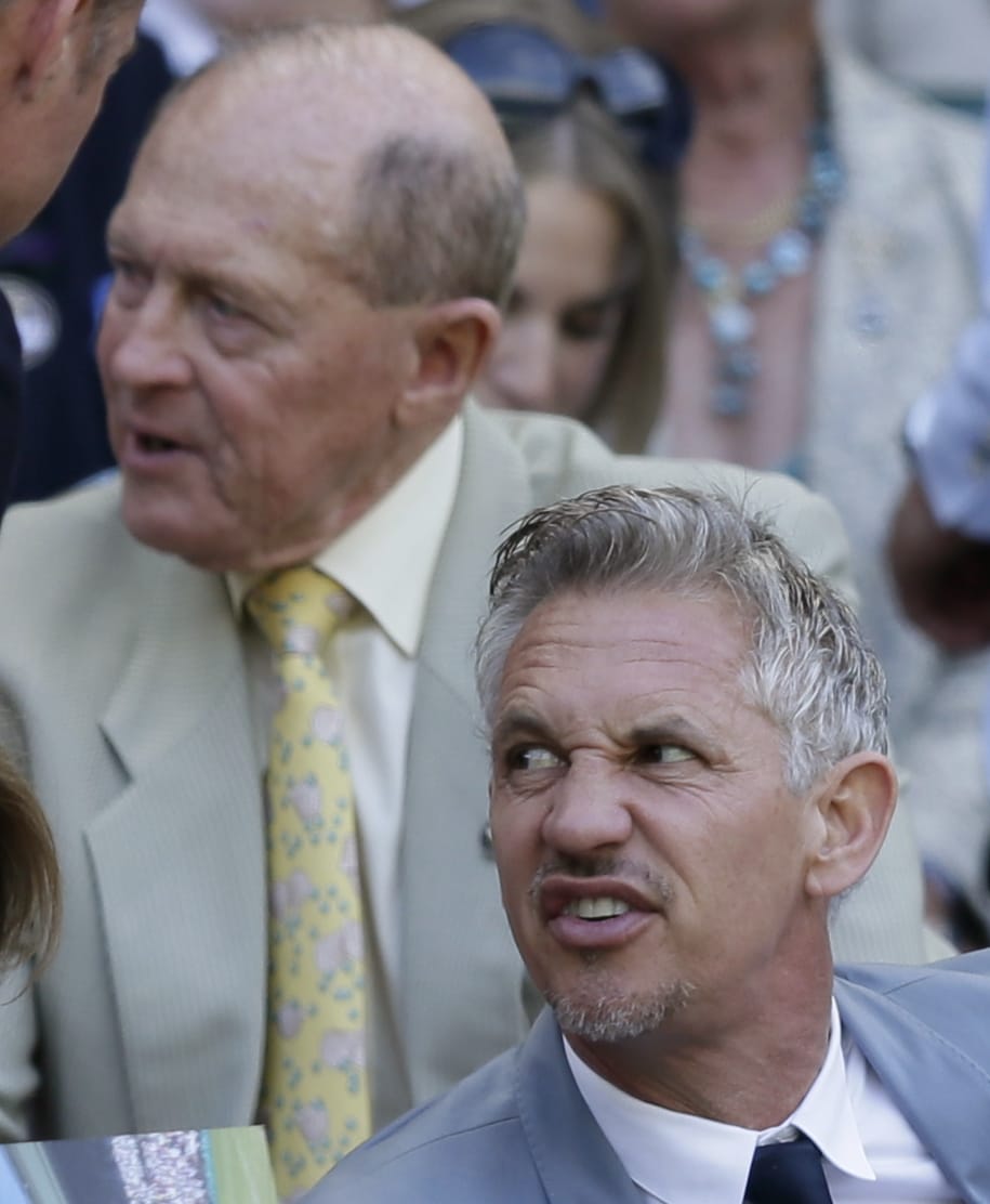 גארי ליניקר צופה במשחק טניס בווימבלדן ביולי 2015 (צילום: AP Photo/Tim Ireland)