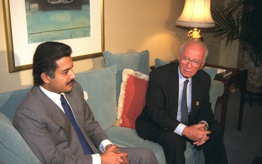 ראש הממשלה יצחק רבין נפגש עם סגן ראש ממשלת הנסיכות קטאר בניו יורק, 1995 (צילום: אבי אוחיון, אוסף התצלומים הלאומי)