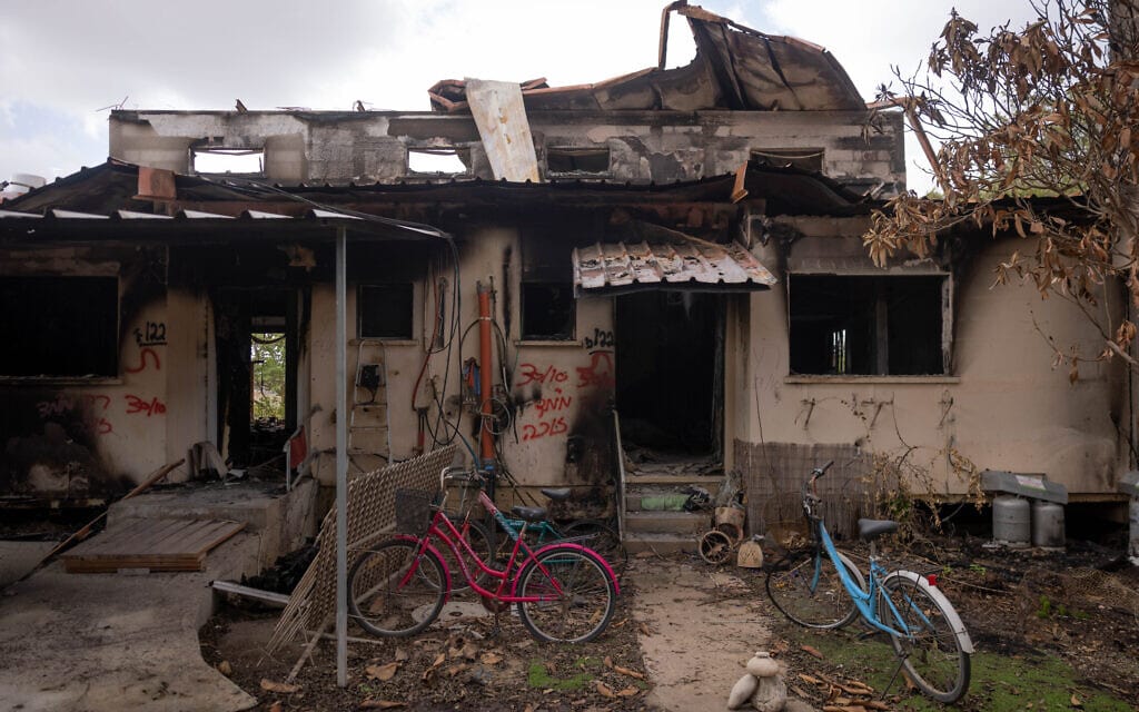 בית בקיבוץ כיסופים שנהרס כליל במתקפת חמאס ב־7 באוקטובר 2023 (צילום: חיים גולדברג/פלאש90)