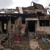 בית בקיבוץ כיסופים שנהרס כליל במתקפת חמאס ב־7 באוקטובר 2023