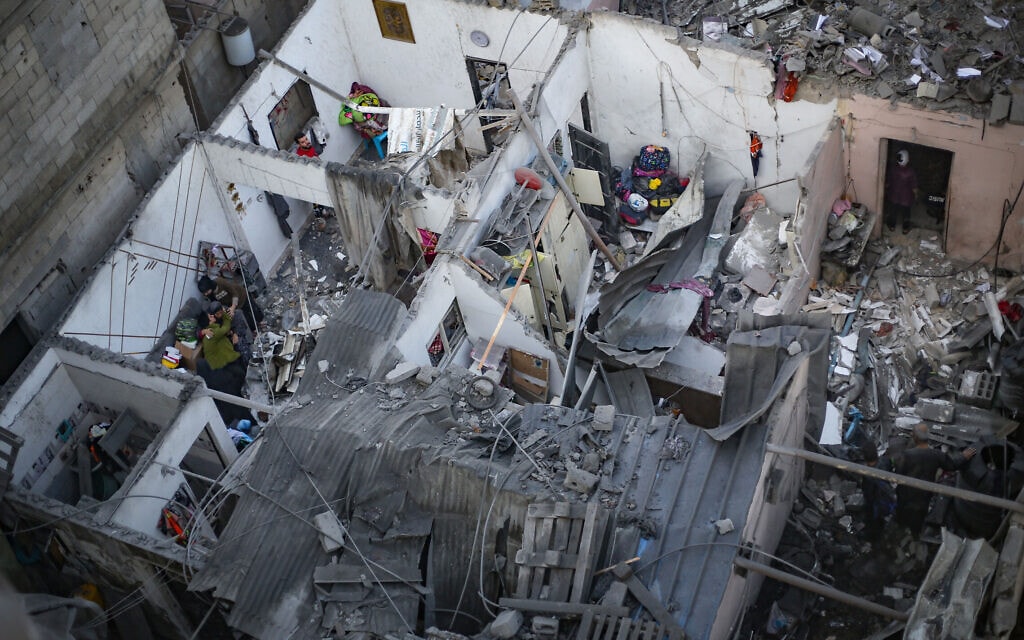 מבנה שהופצץ בח'אן יונס, 6 בדצמבר 2023 (צילום: עטיה מוחמד/פלאש90)