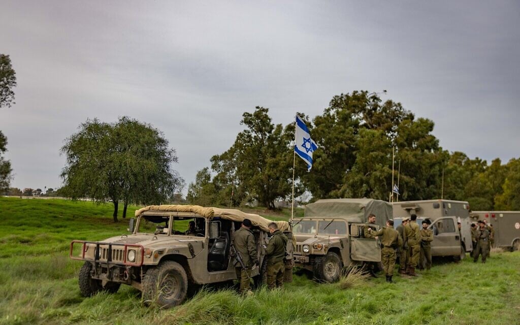 כוח של צה"ל בדרום הארץ, בקרבת הגבול עם רצועת עזה, 21 בדצמבר 2023 (צילום: חיים גולדברג/פלאש 90) כוח של צה"ל בדרום הארץ, בקרבת הגבול עם רצועת עזה, 21 בדצמבר 2023 (צילום: חיים גולדברג/פלאש 90)