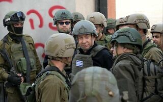 ראש הממשלה בנימין נתניהו בצפון רצועת עזה, 25 בדצמבר 2023 (צילום: אבי אוחיון / לע"מ) ראש הממשלה בנימין נתניהו בצפון רצועת עזה, 25 בדצמבר 2023 (צילום: אבי אוחיון / לע"מ)