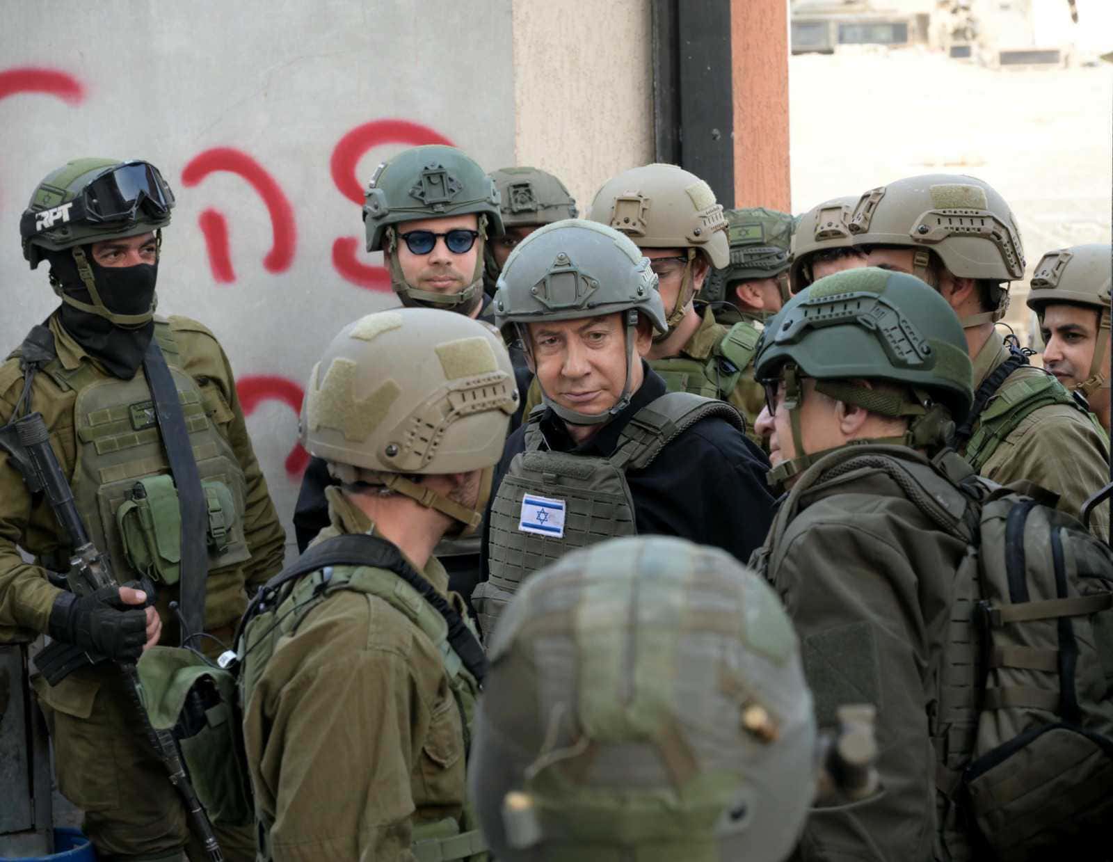 ראש הממשלה בנימין נתניהו בצפון רצועת עזה, 25 בדצמבר 2023 (צילום: אבי אוחיון / לע"מ) ראש הממשלה בנימין נתניהו בצפון רצועת עזה, 25 בדצמבר 2023 (צילום: אבי אוחיון / לע"מ)