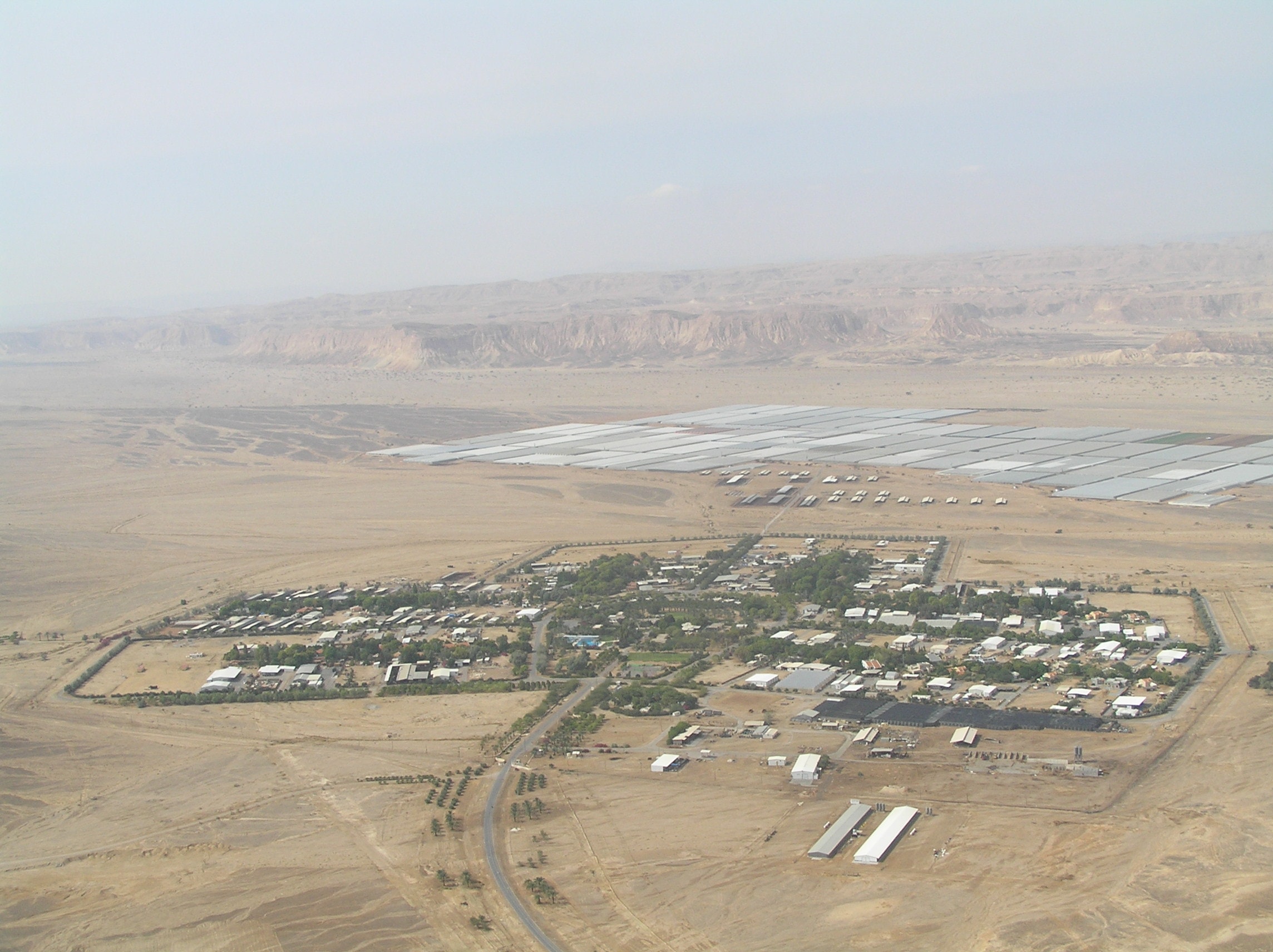 מבט אווירי על מושב פארן בערבה (צילום: CC by SA Matanba/Wikipedia)