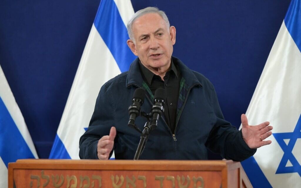 ראש הממשלה בנימין נתניהו במסיבת עיתונאים בקריה בתל אביב, 2 בדצמבר 2023 (צילום: עמוס בן גרשום/לע&quot;מ)