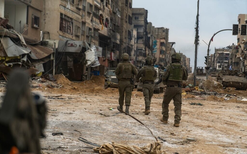 חיילי צה"ל בשכונת שייח' רדואן בעזה, 24 בדצמבר 2023 (צילום: דובר צה"ל)