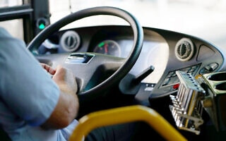 נהג אוטובוס. אילוסטרציה (צילום: iStock) נהג אוטובוס. אילוסטרציה (צילום: iStock)