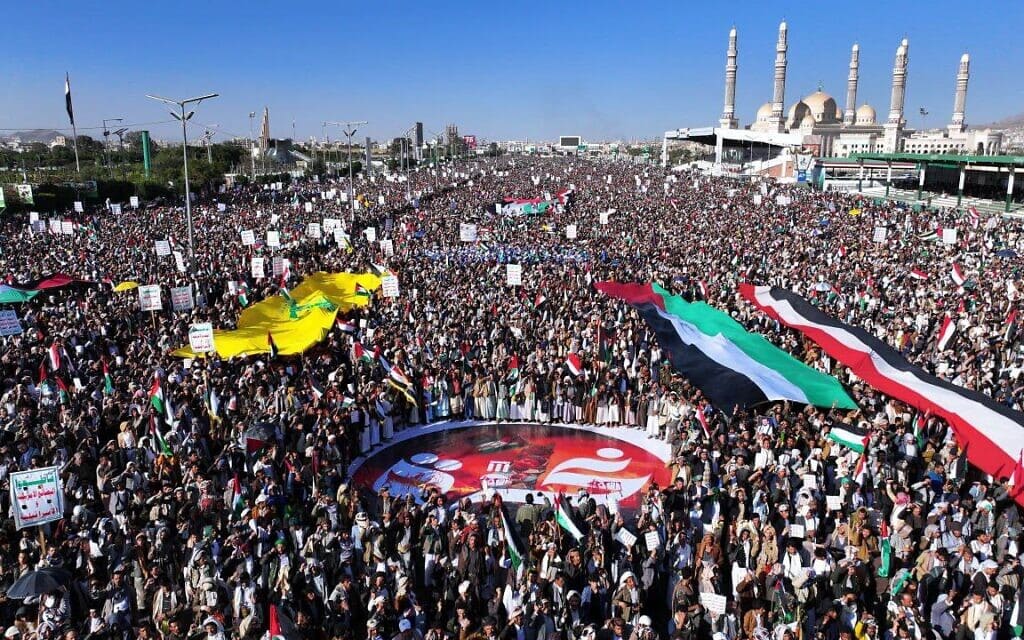 עשרות אלפי מפגינים בתימן בעד המורדים החות'ים, 12 בינואר 2024 (צילום: צילום מסך)