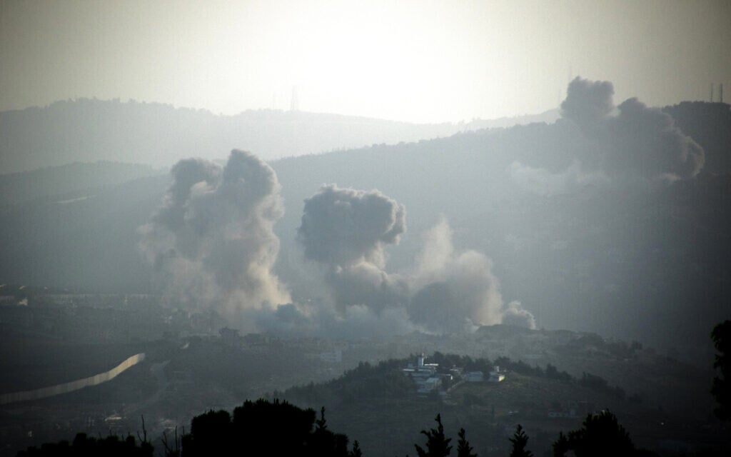 עשן מיתמר אחרי תקיפה ישראלית באזור כפר כילא בדרום לבנון, 9 בינואר 2024 (צילום: HASSAN FNEICH / AFP)