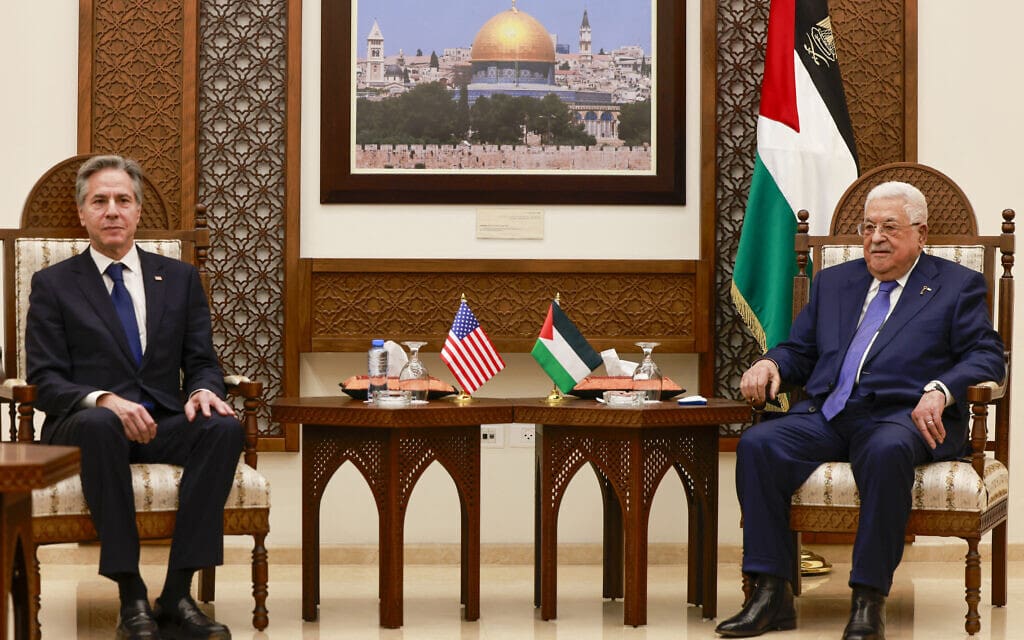 שר החוץ האמריקאי אנתוני בלינקן בפגישה עם ראש הראשות הפלסטינית אבו מאזן. 10 בינואר 2024 (צילום: Jaafar ASHTIYEH / POOL / AFP)