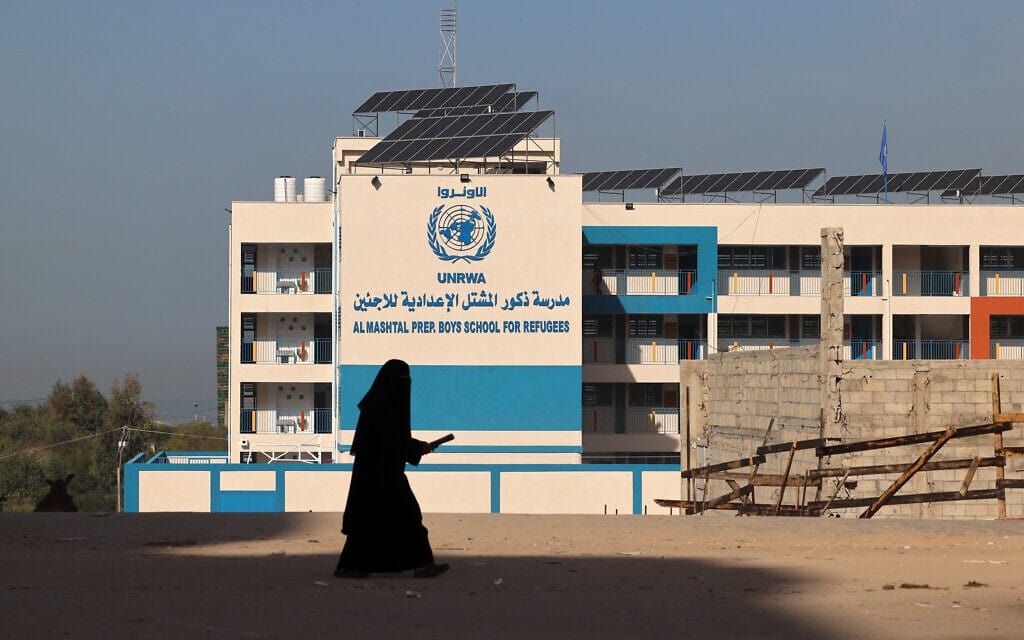 מטה של סוכנות הסעד של האו"ם לפליטים פלסטיניים אונר"א בעיר עזה, 29 בנובמבר 2021 (צילום: Mohammed ABED / AFP)
