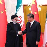 נשיא סין שי ג'ינפינג עם נשיא איראן אבראהים ראיסי בבייג'ינג, 14 בפברואר 2023