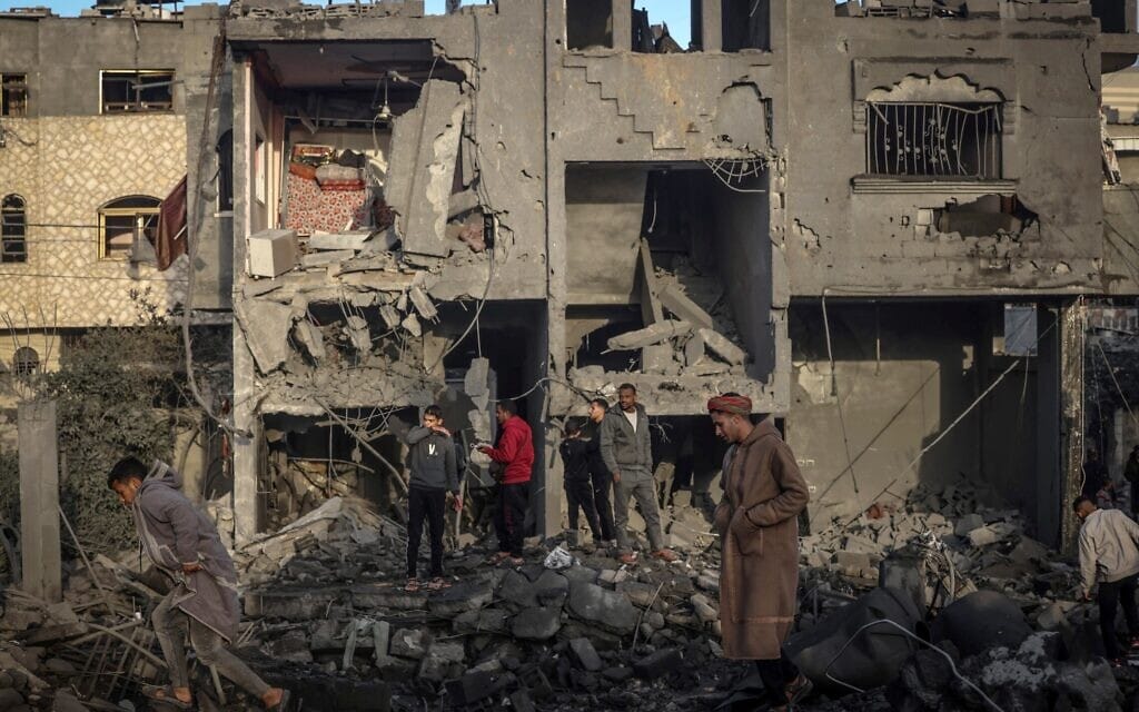 מבנים ברפיח שנפגעו בתקיפה ישראלית, 24 בינואר 2024 (צילום: AFP)