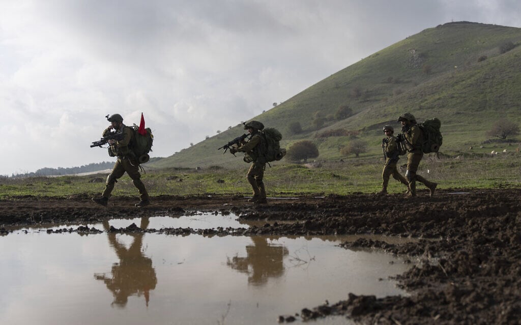 תרגיל צה"ל על גבול לבנון ברמת הגולן, 4 בינואר 2024 (צילום: AP Photo/Ohad Zwigenberg)