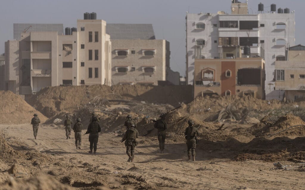 חיילי צה"ל בחאן יונס, 11 בינואר 2024 (צילום: AP Photo/Ohad Zwigenberg)