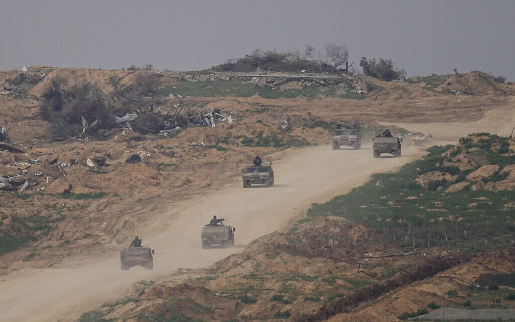 כוח של צה"ל ברצועת עזה, בקרבת הגבול עם ישראל, 17 בינואר 2024 (צילום: AP Photo/Ohad Zwigenberg)