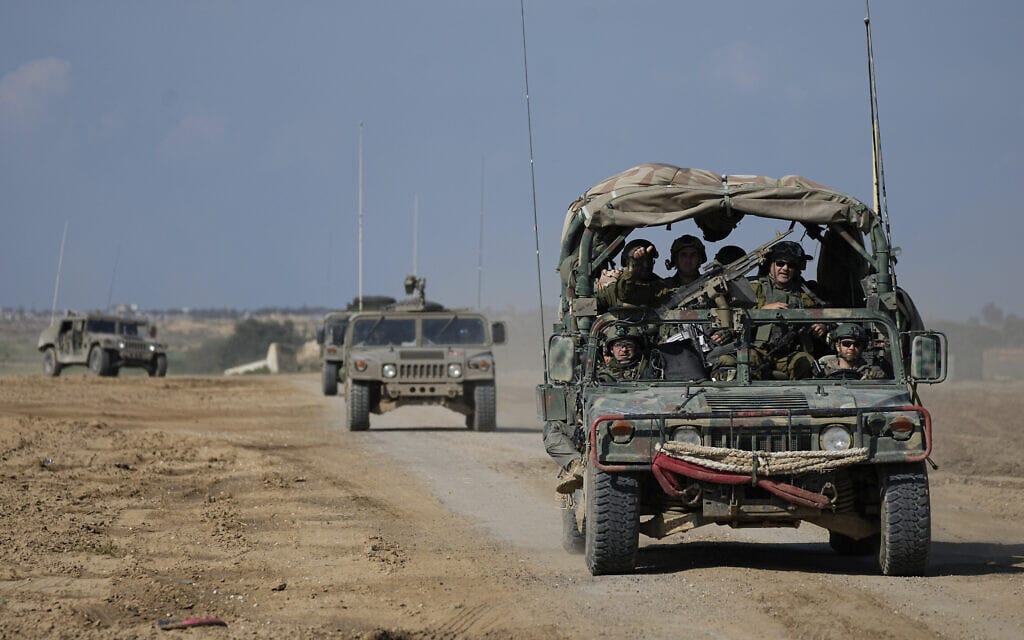 כוחות צה"ל בדרום הארץ, בסמוך לגבול עם רצועת עזה, 25 בינואר 2024 (צילום: AP Photo/Ohad Zwigenberg)