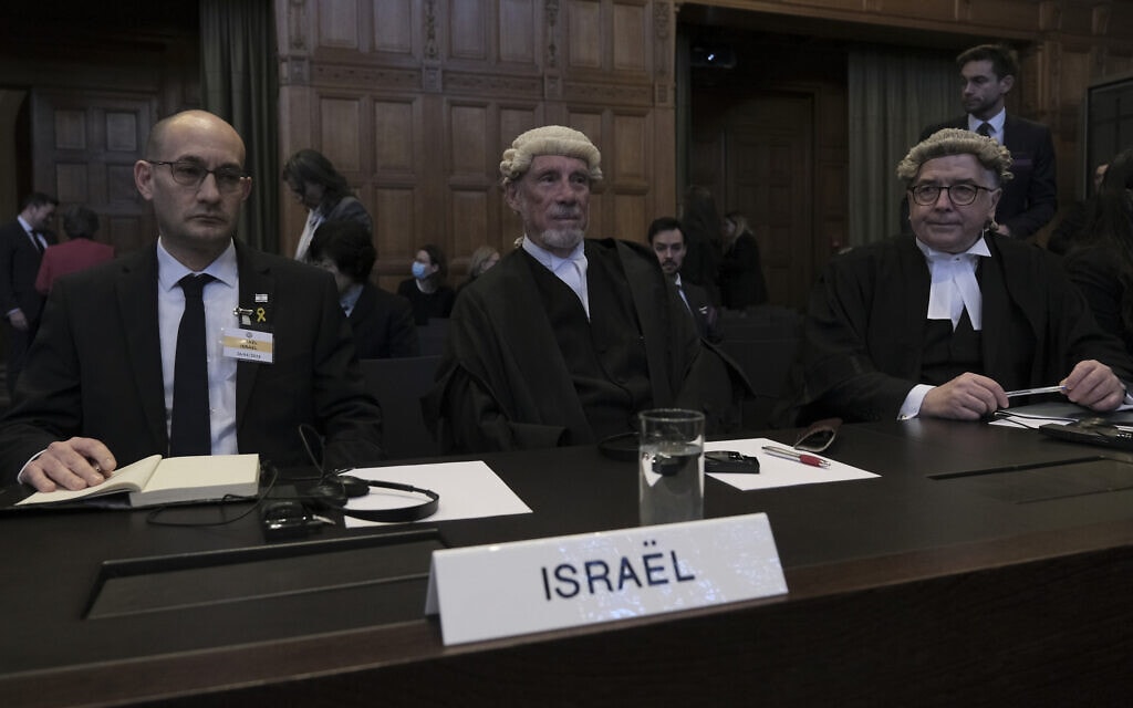נציגי ישראל בהקראת החלטת בית הדין הבינלאומי לצדק בהאג, 26 בינואר 2024 (צילום: AP Photo/Patrick Post)