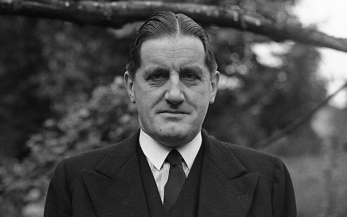ד&quot;ר ארנסט &quot;פוטצי&quot; האנפשטנגל, לשעבר אחראי העיתונות של קנצלר גרמניה אדולף היטלר, בביתו בלונדון, 7 ביולי 1937 (צילום: AP Photo/ Eddie Worth)