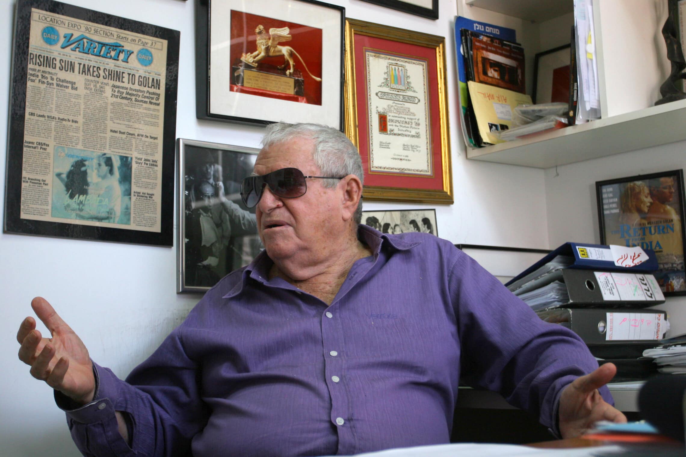 במאי הקולנוע מנחם גולן במשרדו בתל אביב, 1 בנובמבר 2007 (צילום: חן לאופולד/פלאש90)