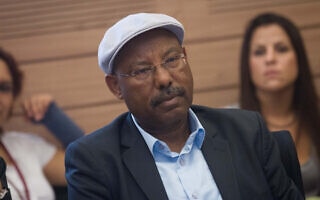 חבר הכנסת לשעבר אברהם נגוסה בישיבת ועדת העבודה והרווחה, 8 ביוני 2015 (צילום: מרים אלסטר/פלאש90)