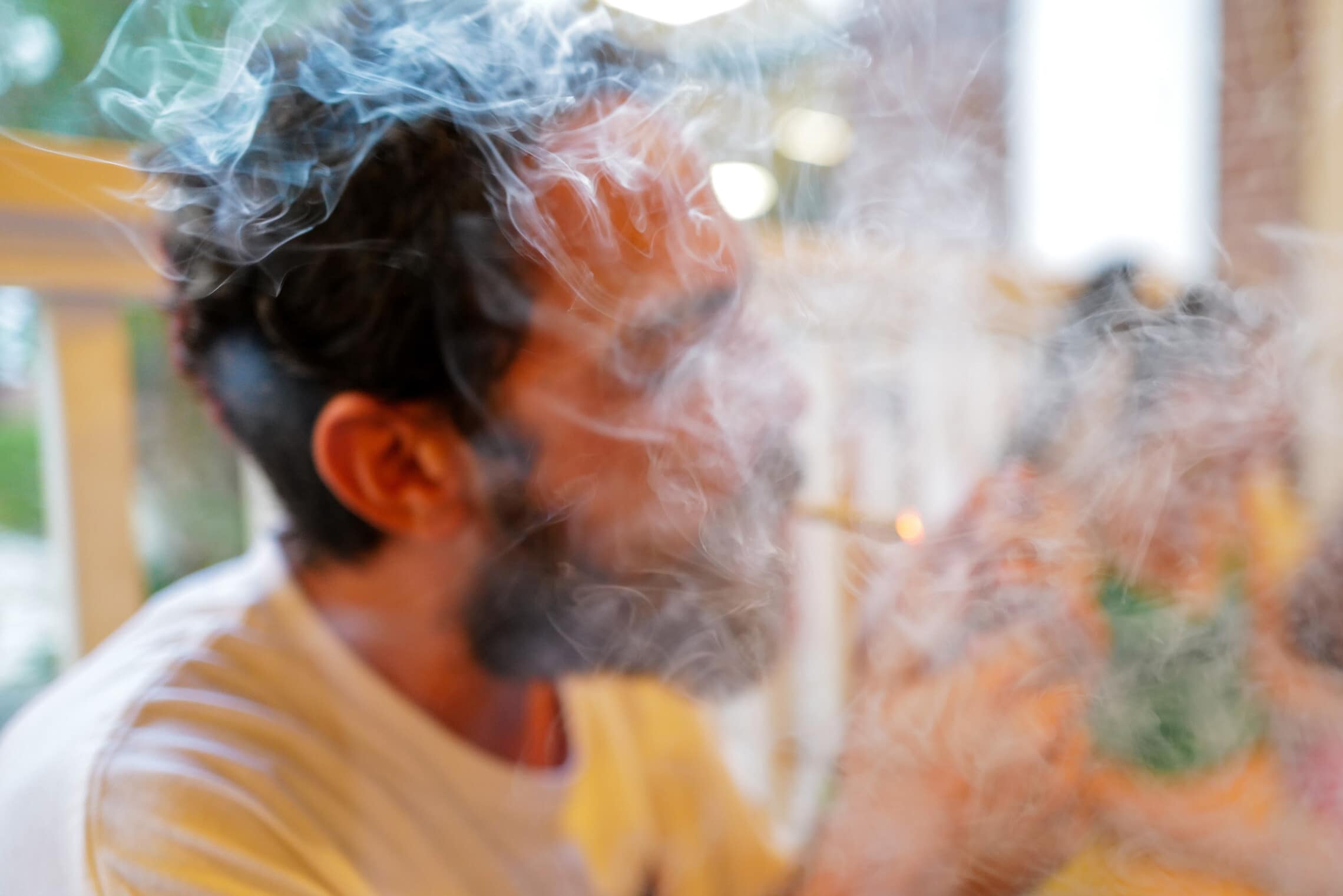 אילוסטרציה: מעשן קנאביס. למצולם אין קשר לכתבה (צילום: מיכאל גלעדי/פלאש90)