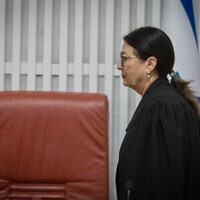 נשיאת בית המשפט העליון אסתר חיות בדיון על חוק הנבצרות, 28 בספטמבר 2023 (צילום: חיים גולדברג/פלאש90)