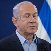 ראש הממשלה בנימין נתניהו במסיבת עיתונאים במשרד הביטחון בתל אביב, 22 בנובמבר 2023 (צילום: חיים גולדברג/פלאש90)