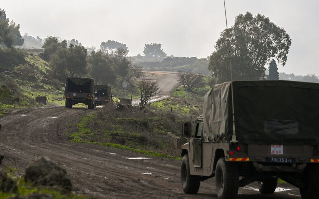 כוח של צה"ל מפטרל ברמת הגולן, בקרבת הגבול עם סוריה, 6 בינואר 2024 (צילום: מיכאל גלעדי/פלאש90)