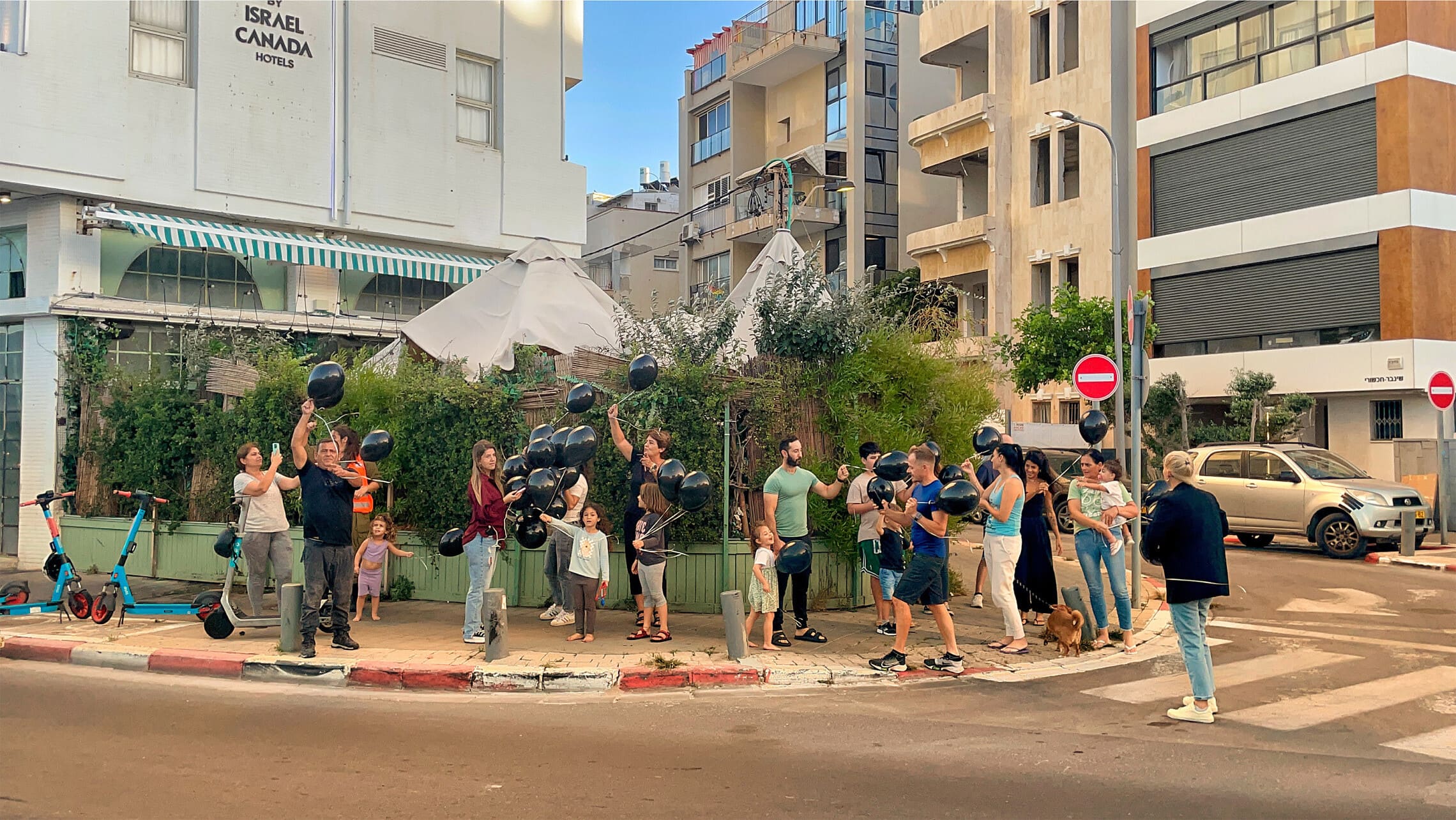 מפוני העוטף ליד בית מלון בתל אביב (צילום: רון רחמים)