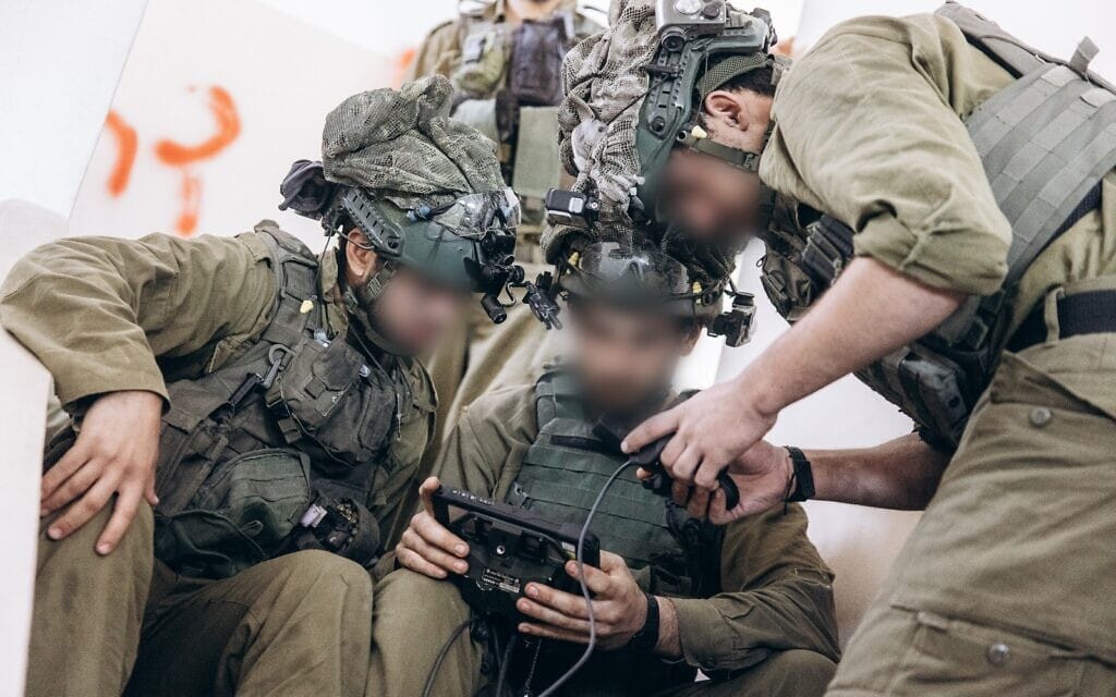 פעילות לוחמי גדוד 7220 בחטיבת יפתח בשג'אעיה. דצמבר 2023 (צילום: דובר צה״ל ) פעילות לוחמי גדוד 7220 בחטיבת יפתח בשג'אעיה. דצמבר 2023 (צילום: דובר צה״ל )