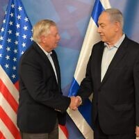 בנימין נתניהו עם הסנאטור האמריקאי לינדזי גראהם, 4 בינואר 2024 (צילום: עמוס בן גרשום / לע״מ) בנימין נתניהו עם הסנאטור האמריקאי לינדזי גראהם, 4 בינואר 2024 (צילום: עמוס בן גרשום / לע״מ)