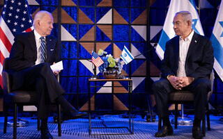 ראש הממשלה בנימין נתניהו ונשיא ארצות הברית ג'ו ביידן במסיבת עיתונאים בתל אביב, 18 באוקטובר 2023 (צילום: Brendan Smialowski / AFP)