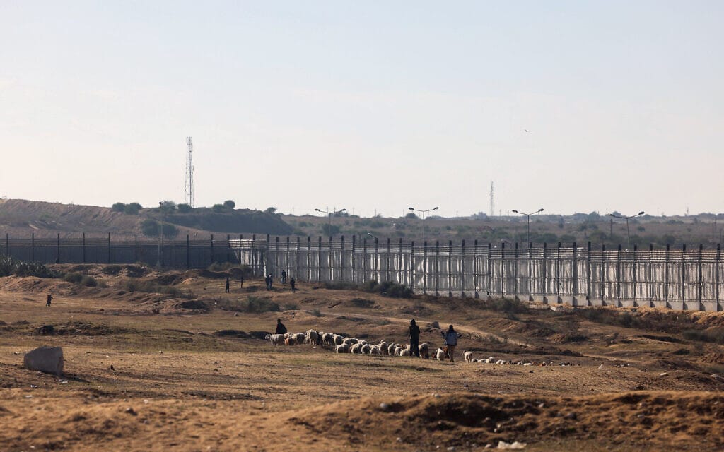 גבול עזה-מצרים באזור רפיח, 24 בינואר 2024 (צילום: AFP)