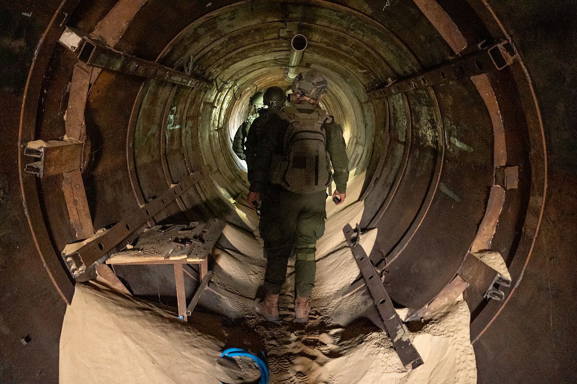חיילי צה&quot;ל במנהרת חמאס בחאן יונס בדרום רצועת עזה, פברואר 2024 (צילום: דובר צה&quot;ל)