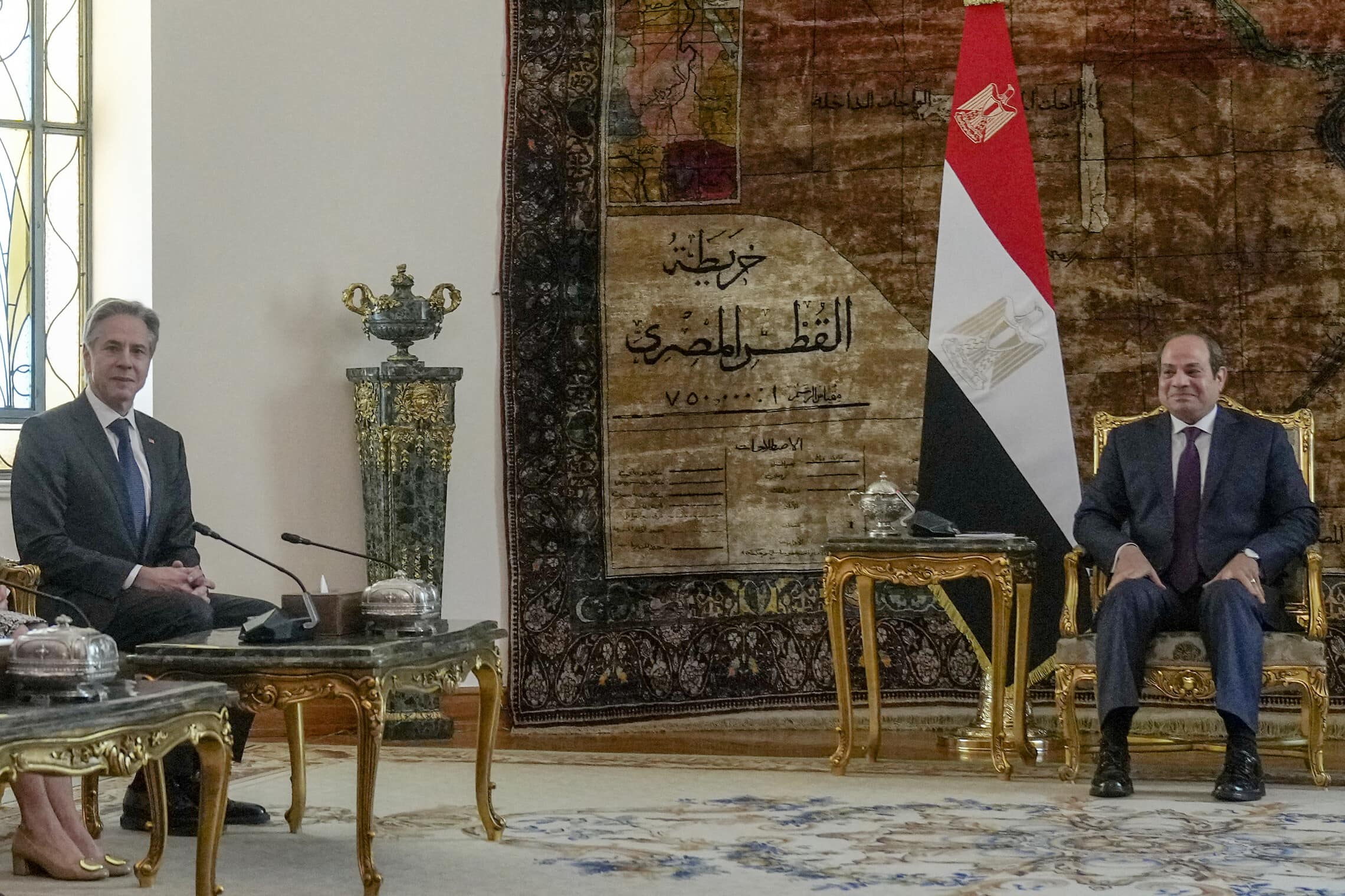 נשיא מצרים עבד אל-פתאח א-סיסי ושר החוץ של ארצות הברית אנתוני בלינקן בקהיר, 6 בפברואר 2024 (צילום: Mark Schiefelbein / POOL / AFP)