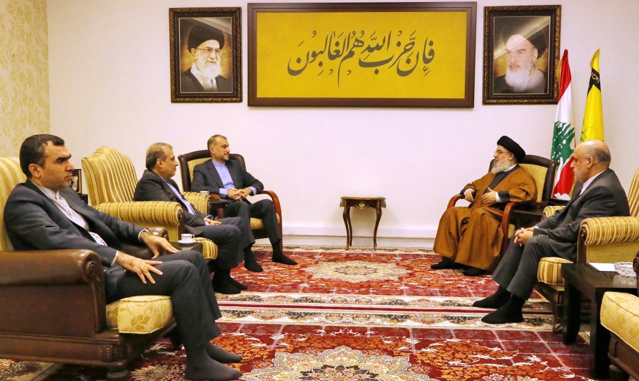 מזכ&quot;ל חזבאללה חסן נסראללה נפגש עם שר החוץ של איראן חוסיין אמיר עבדולחיאן בלבנון, 10 בפברואר 2024 (צילום: Hezbollah&#039;s Media Office / AFP)