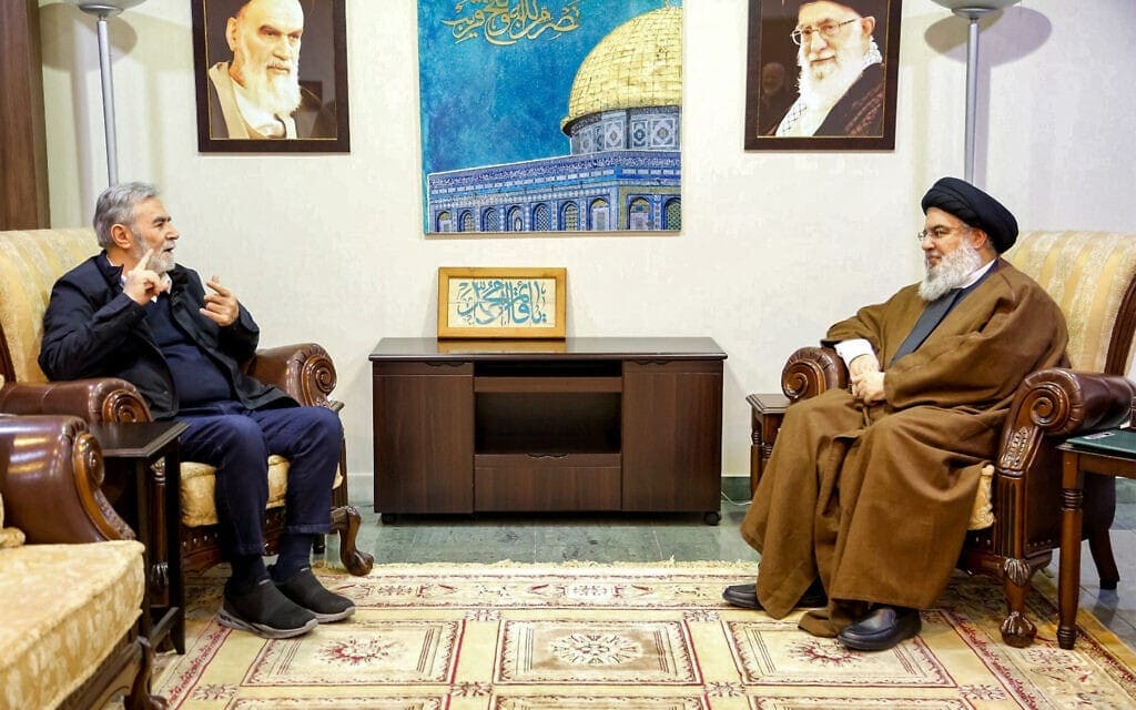 מזכ&quot;ל חזבאללה בפגישה עם מזכ&quot;ל הג&#039;יהאד האסלאמי בלבנון, 12 בפברואר 2024 (צילום: Hezbollah&#039;s Media Office / AFP)