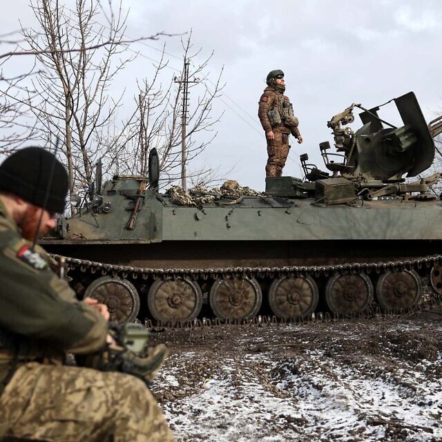 חיילי נ"מ אוקראינים באזור דונצק, 20 בפברואר 2024 (צילום: Anatolii STEPANOV / AFP)