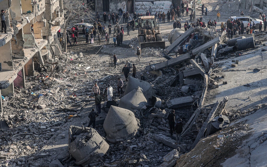 הריסות של מסגד אל-פארוק ברפיח, לאחר תקיפה ישראלית במקום, 22 בפברואר 2024 (צילום: SAID KHATIB / AFP)