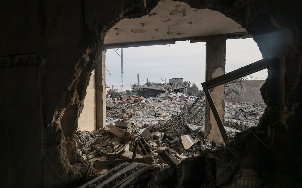 מבנים ברפיח שנפגעו בתקיפה ישראלית, 23 בפברואר 2024 (צילום: MOHAMMED ABED / AFP)