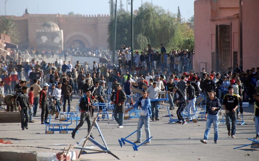 מפגינים במרקש במרוקו, 20 בפברואר 2011 (צילום: AP Photo / Tarik Najmaoui)