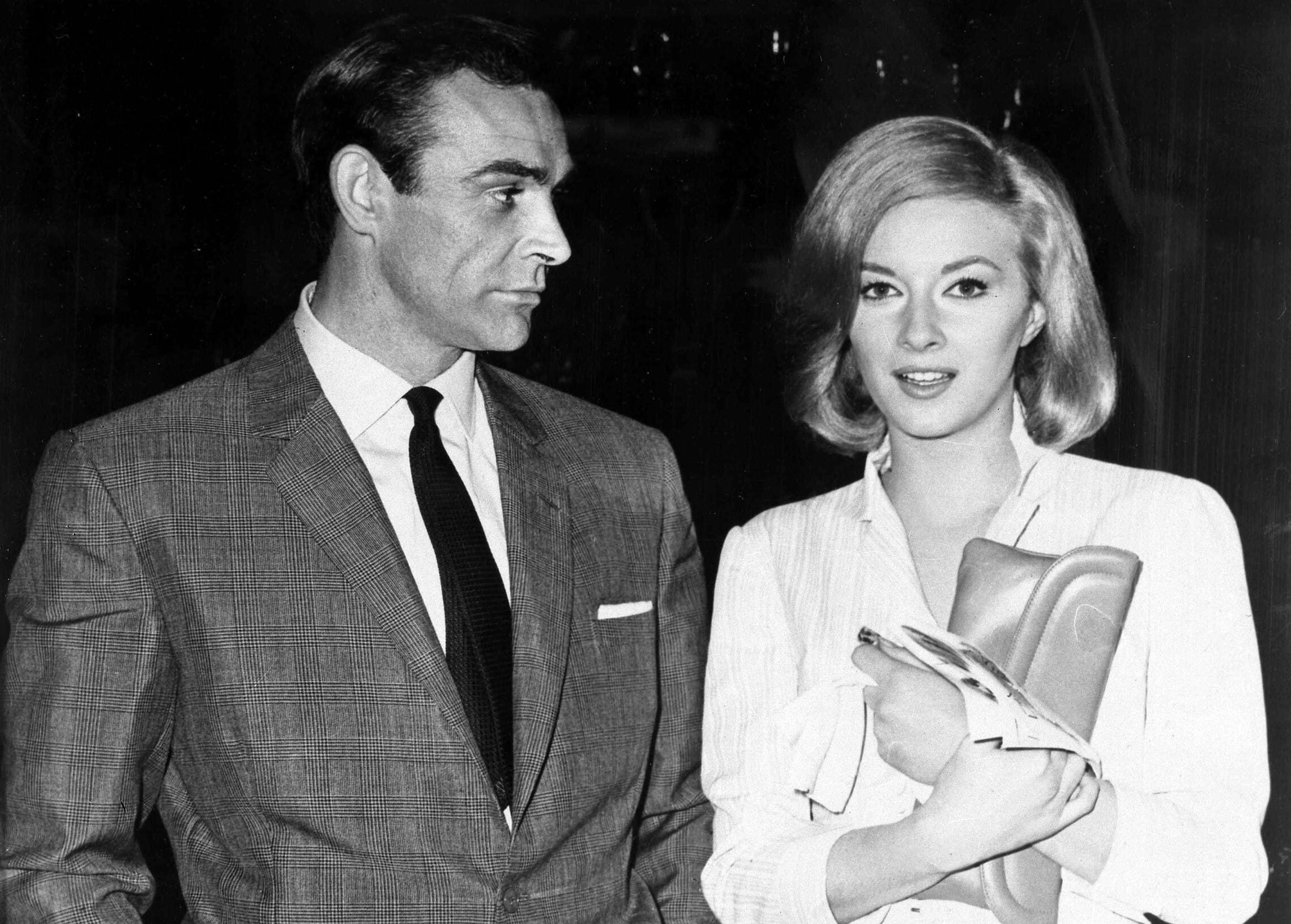 שון קונרי לצד השחקנית האיטלקייה דניאלה ביאנקי באיסטנבול, 25 באפריל 1963 (צילום: AP)